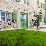 10 Heritage Rooms