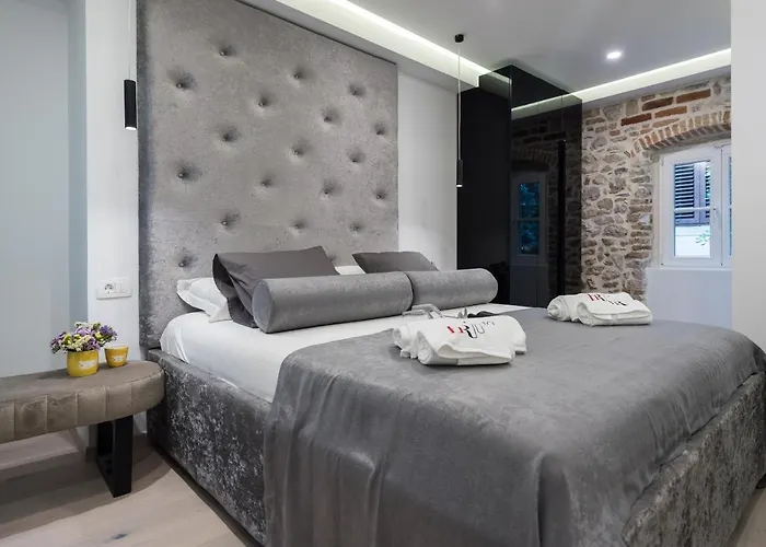 10 Heritage Rooms